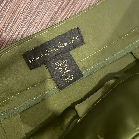 🌿Nwt House of Harlow 1960 plant green satin cargo pocket skirt slit midi XS - Picture 10 of 14